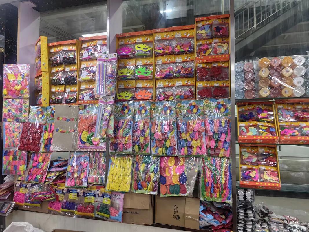 日用品批發(fā) 實(shí)體經(jīng)營(yíng)與專(zhuān)業(yè)配送，我們以誠(chéng)信筑未來(lái)