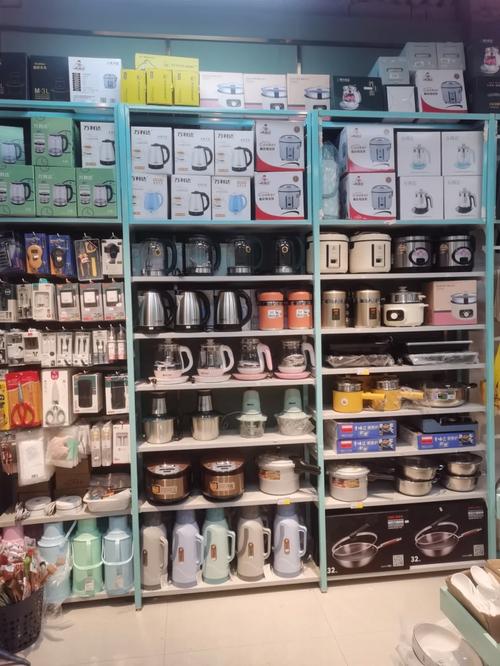 中東路一站式購(gòu)物 小百貨批發(fā)零售店的便捷與實(shí)惠